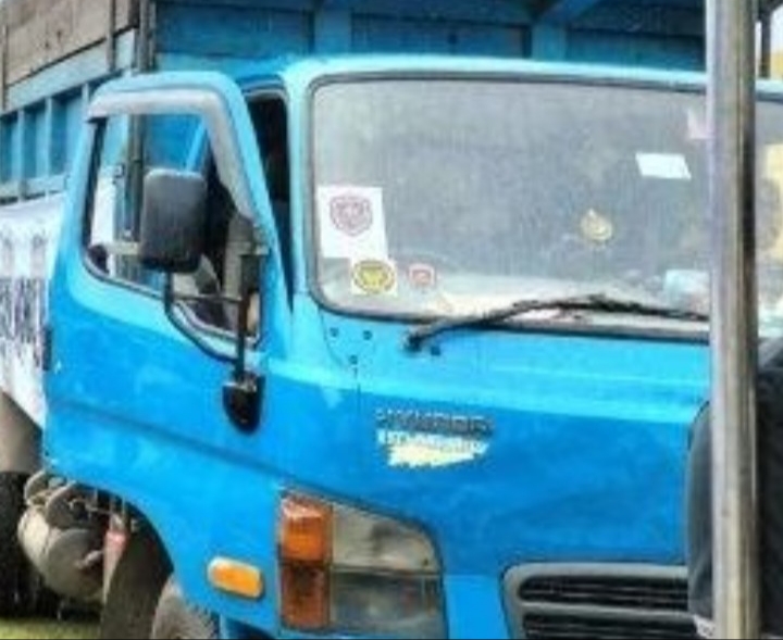 Ratusan Orang Sopir Bawa Truk Batubara Unjuk Rasa di Kantor Gubernur Jambi