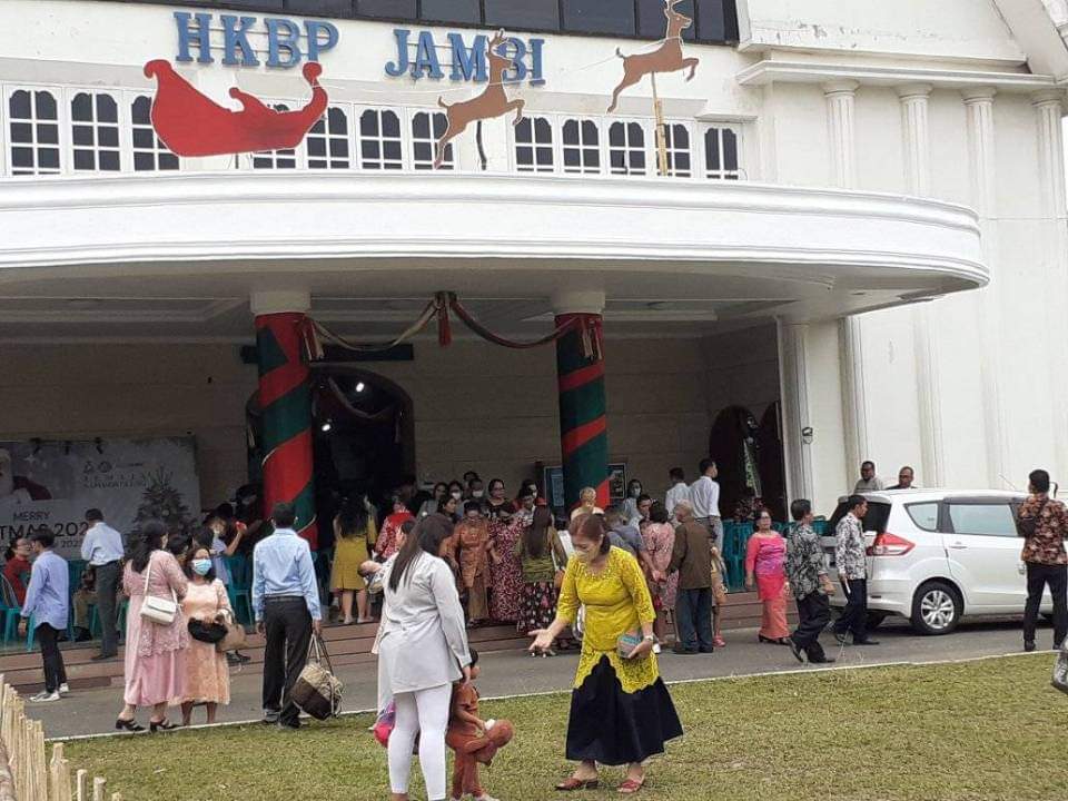 Perayaan Malam Natal di HKBP Jambi Berlangsung Khidmat dan Aman