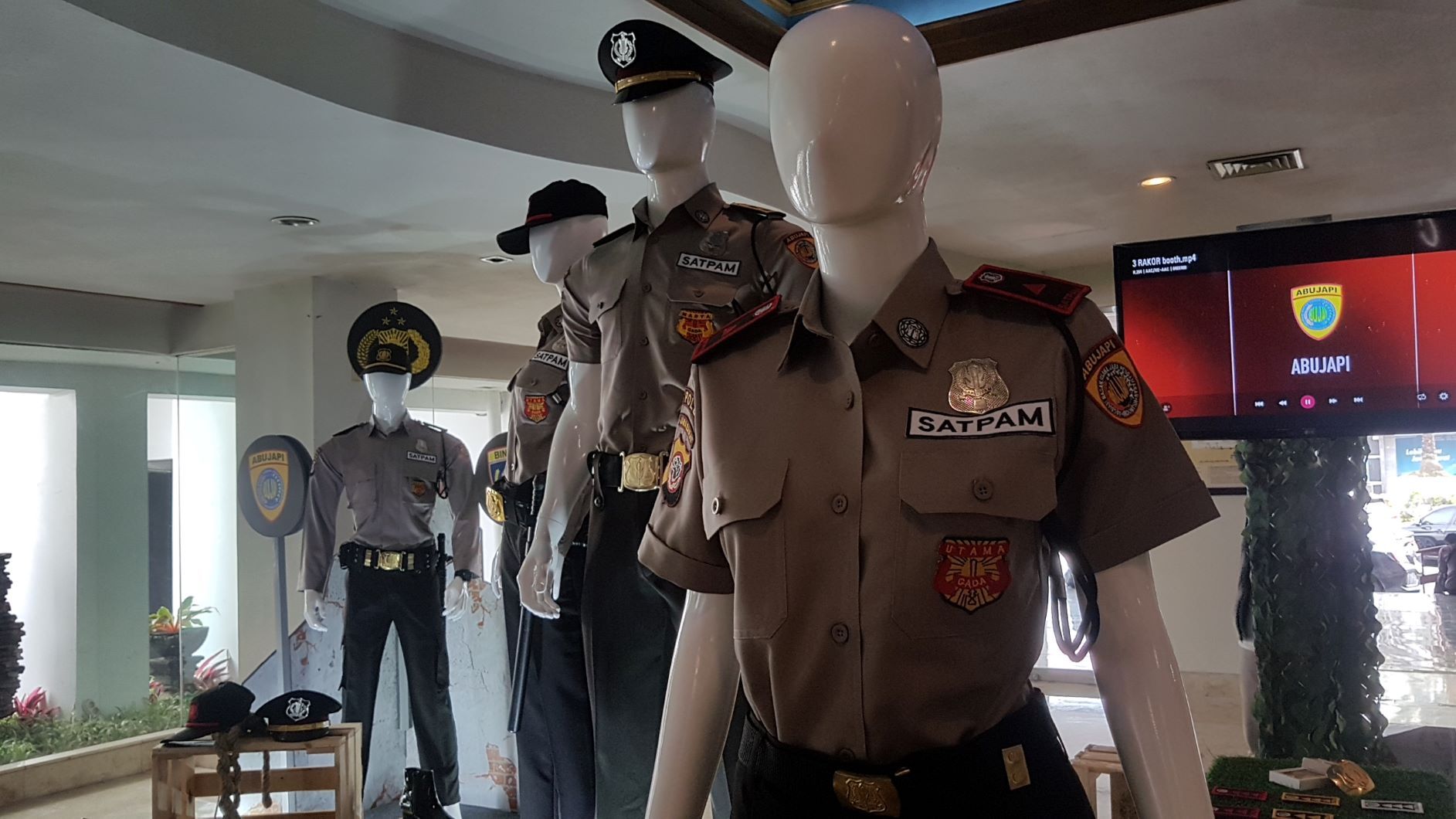 Seragam Satpam Akan Diganti Karena Terlalu Mirip Seragam Polisi