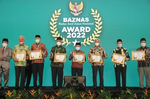 Gubernur Jambi Terima Penghargaan Baznas Award 2022