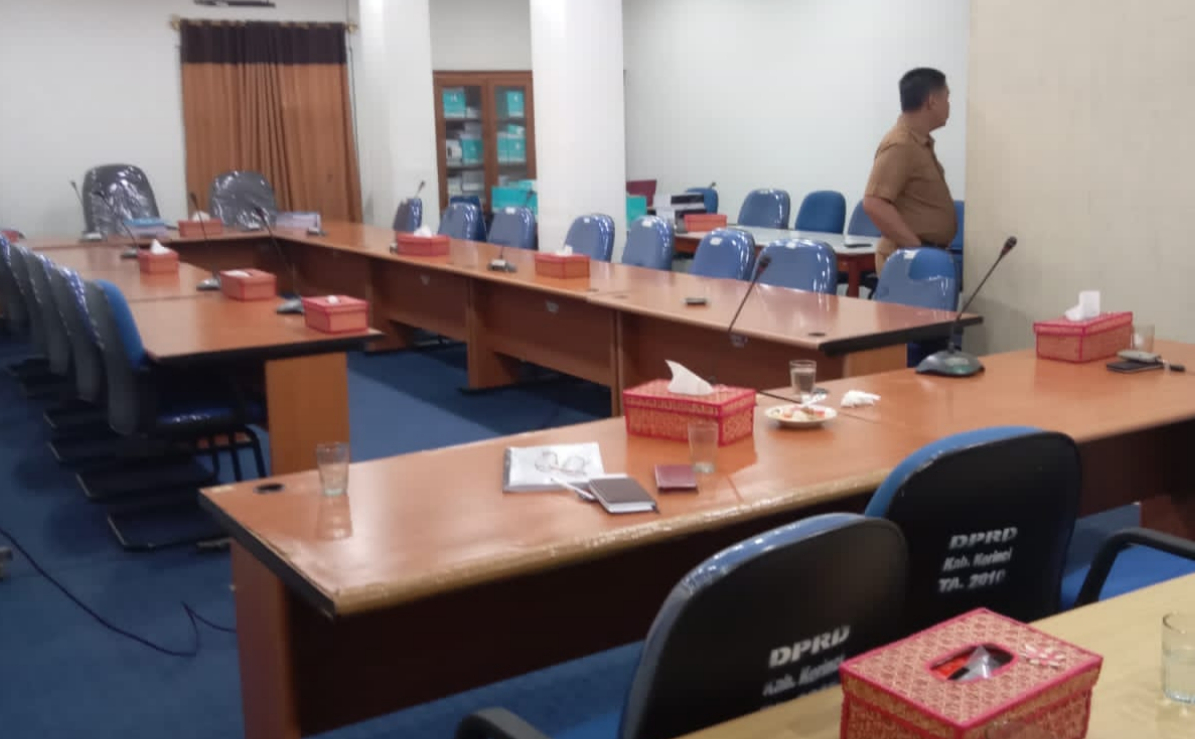 Anggota Panggar Dewan Kerinci Molor Hadir, SKPD Pemkab Kerinci Kesal