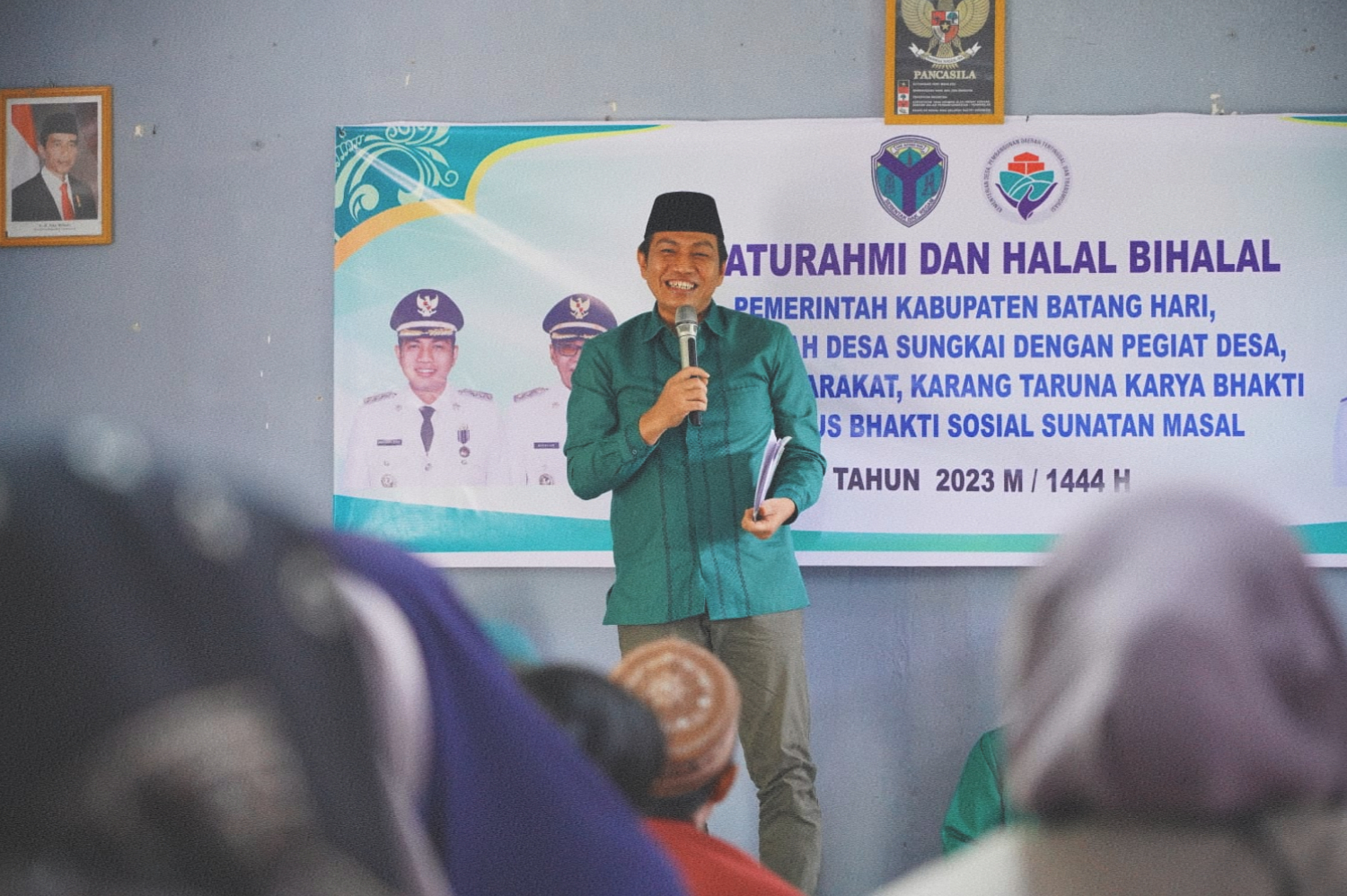 Bupati Batang Hari Penuhi Undangan Sunatan Massal di desa Sungkai