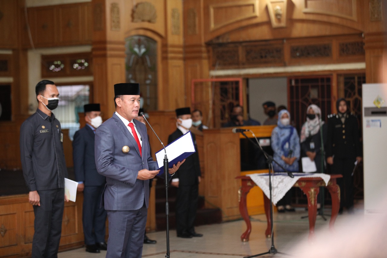 Bupati Tebo Sukandar Inspektur Upacara Hari Pahlawan