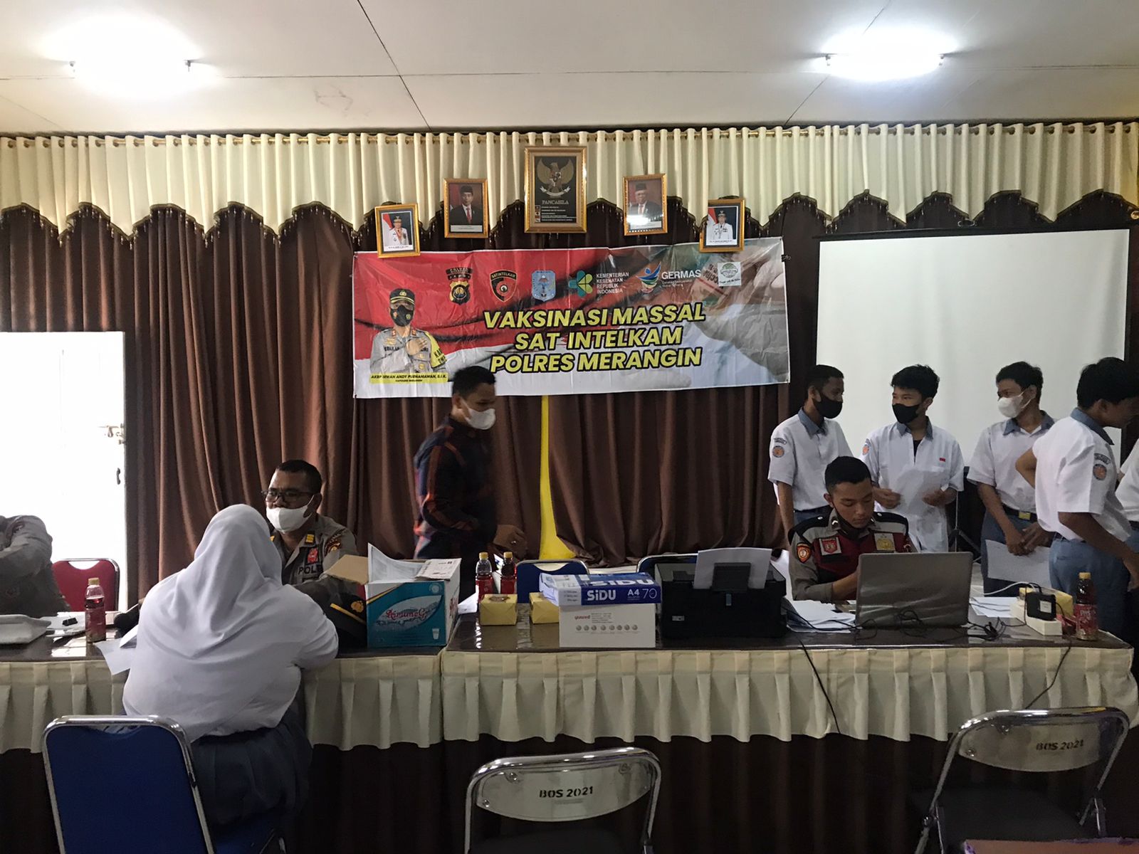 Tim Vaksin Mobile Polres Merangin Datangi SMA 1