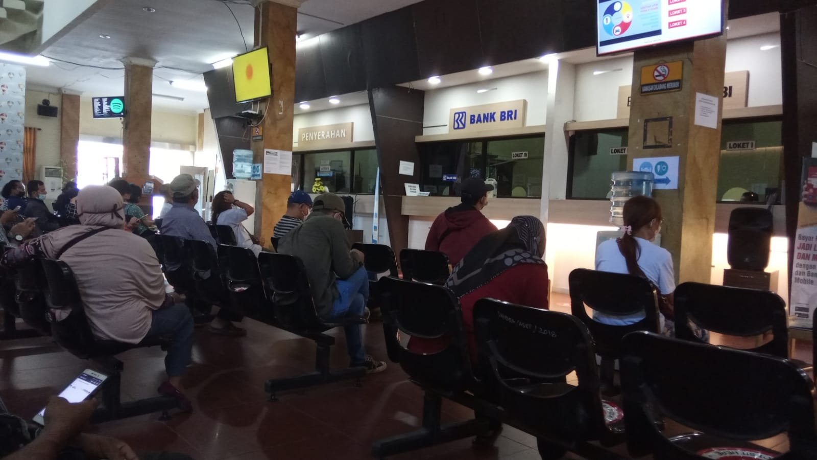 Hari Pertama Masuk Kantor, Samsat Kota Jambi Dipadati Warga