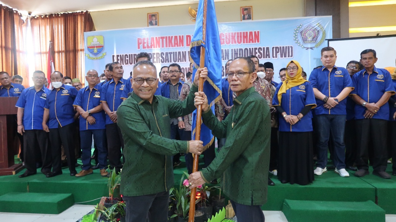 Atal S Depari Lantik Pengurus PWI Provinsi Jambi Masa Bakti 2022-2027