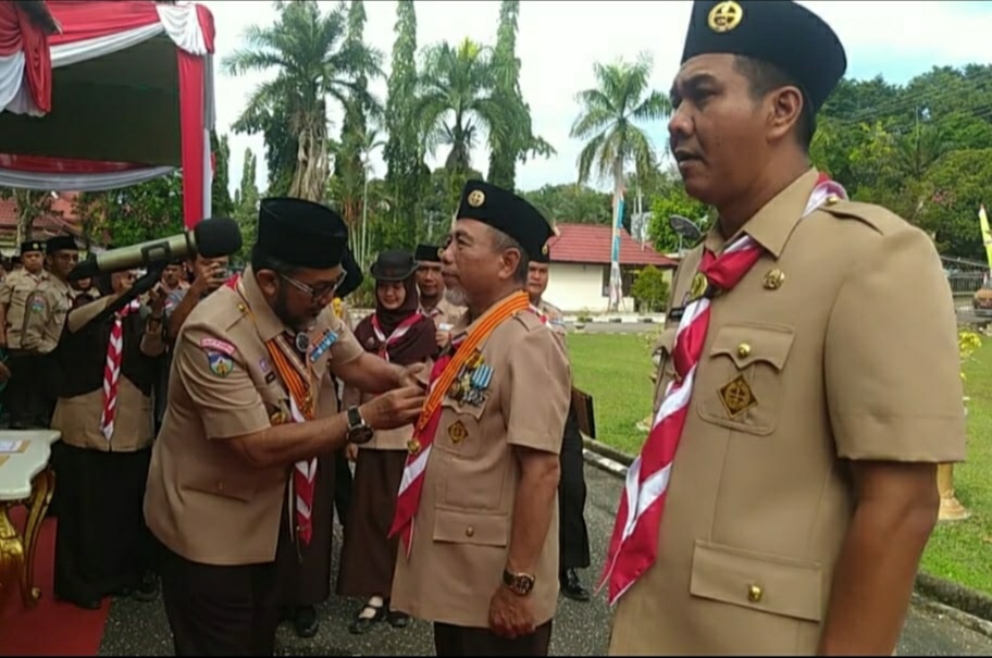 Bupati Merangin Dianugerahi Penghargaan Lencana Melati