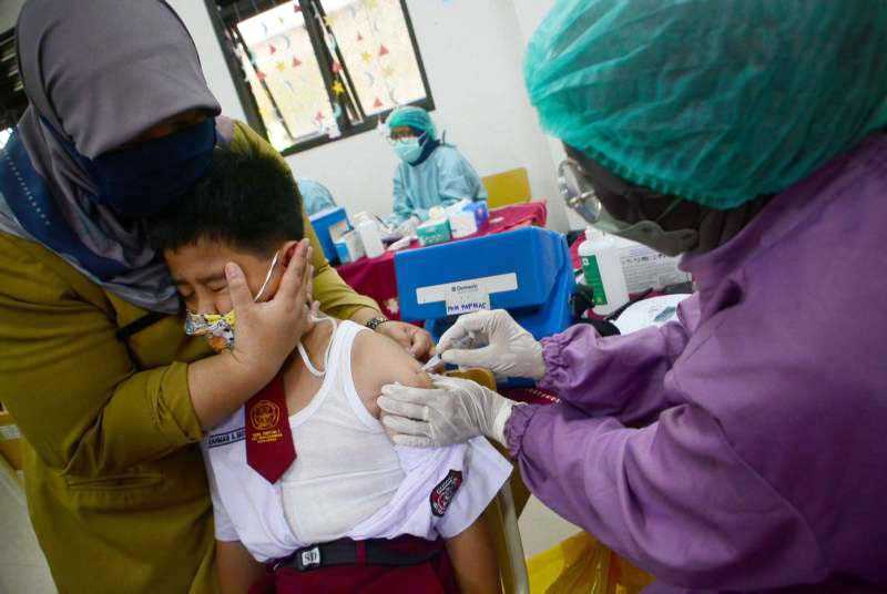 Satgas Tegaskan Kabar Vaksinasi Jadikan Anak Kelinci Percobaan HOAX