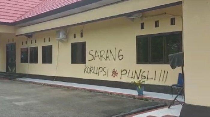 Oknum Polisi Coret Dinding Kantor Sebut Sarang Korupsi dan Pungli