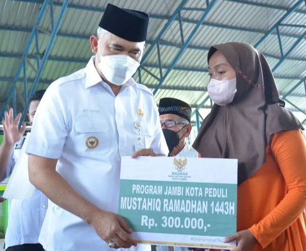 Walikota Jambi Serahkan Bantuan Baznas Kepada 6500 Mustahik