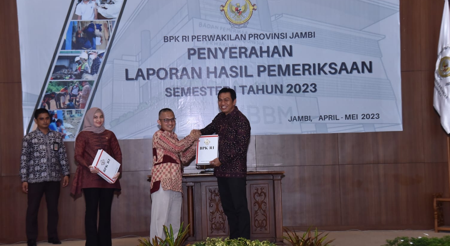 Bupati BatangHari Terima Penyerahan Laporan Keuangan Pemkab Batang Hari Tahun 2022 Dari Kepala BPK RI