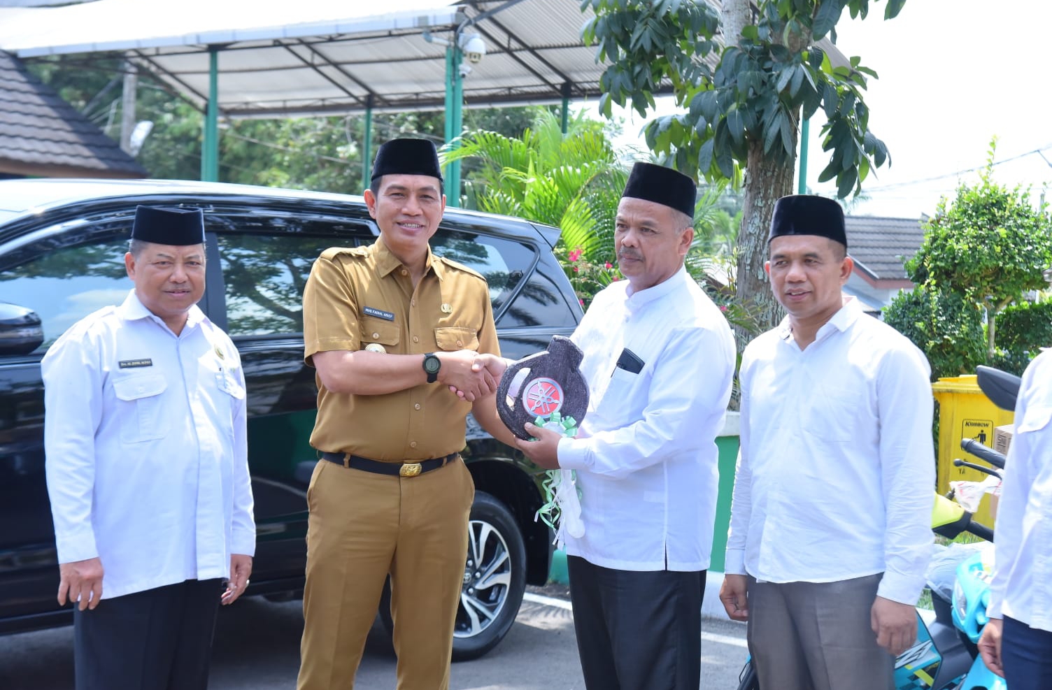 Bupati Batanghari Serahkan Kendaraan Dinas kepada  Kemenag Batanghari