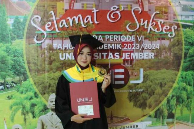 Anak Penjual Sayur Penerima Bantuan KIP Raih IPK Tertinggi di Universitas Jember