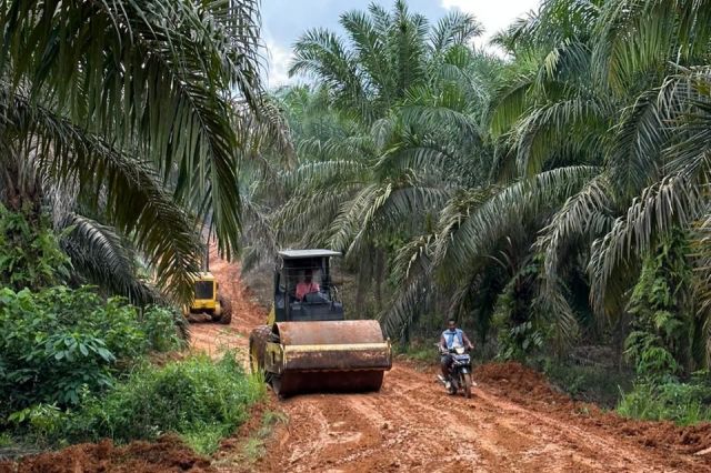 3,6 Kilometer Jalan Desa Direhab PTPN IV Regional 4