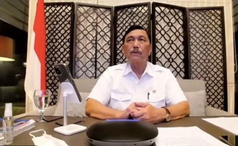 Luhut Minta Lansia Tidak Keluar Rumah Sebulan Ke Depan