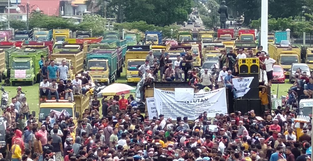 Sopir Angkutan Truk Batubara di Jambi Tuntut Surat Edaran Gubernur Dicabut