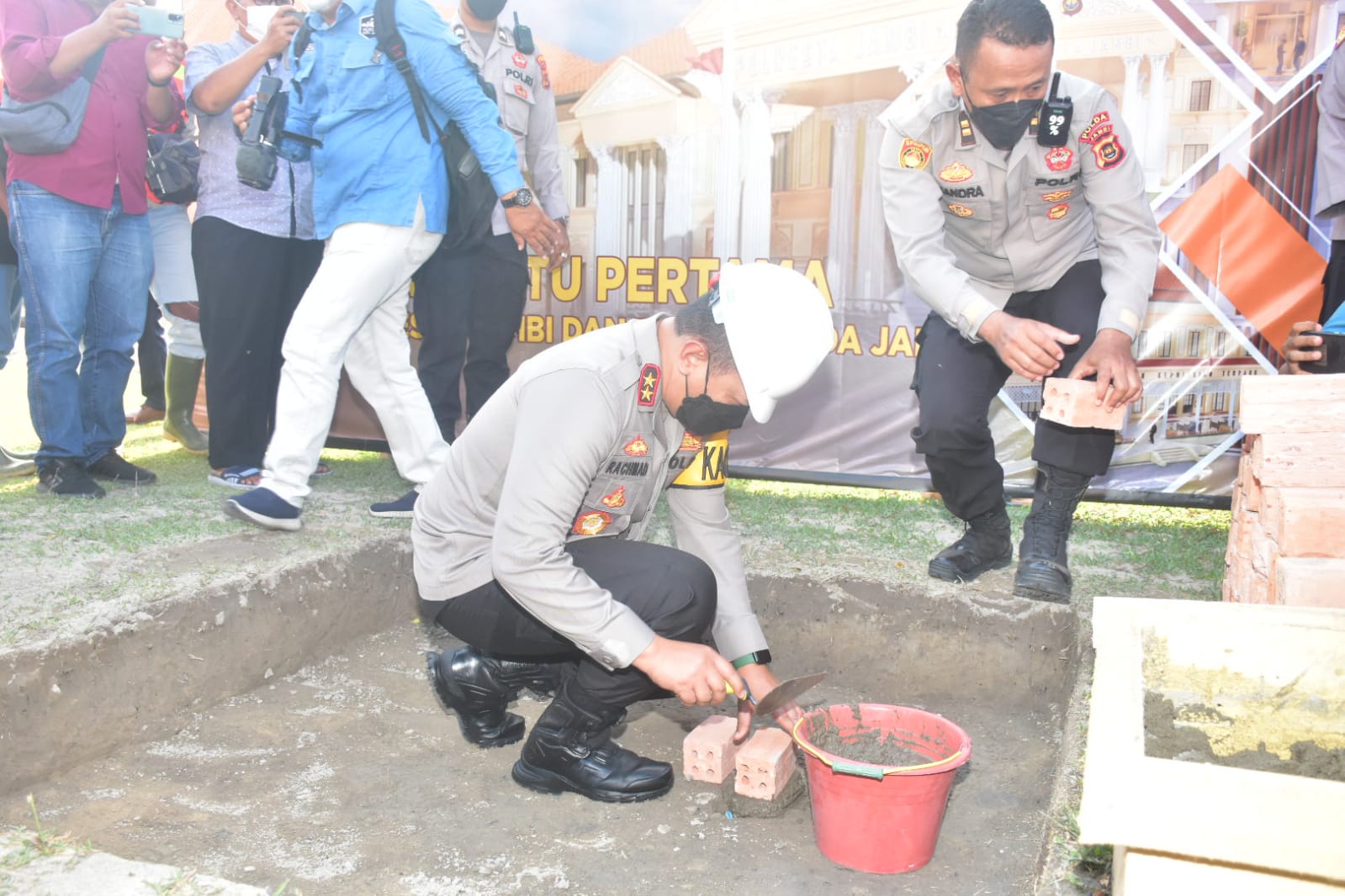 Kapolda Jambi Lakukan Peletakan Batu Pertama Pembangunan Mapolresta