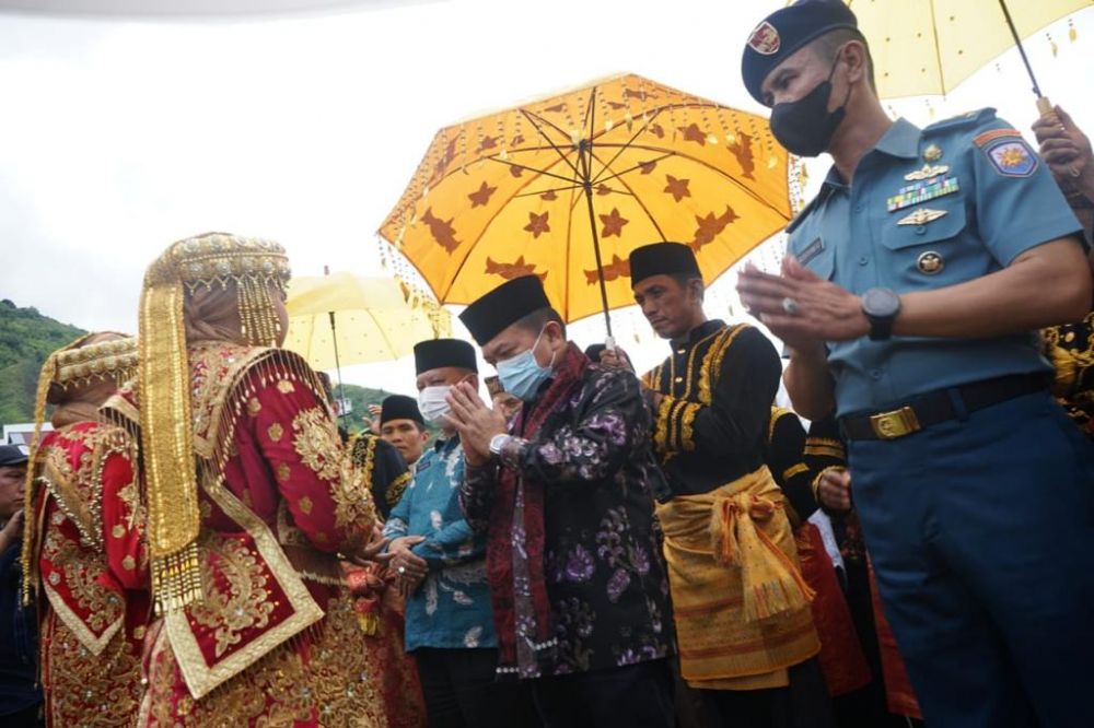 Gubernur Jambi Terima Gelar Adat Depati Tiang Negeri