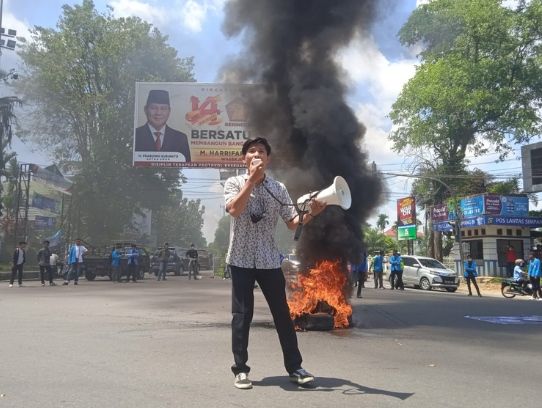 Minyak Goreng Mahal, Mahasiswa Jambi Turun Ke Jalan