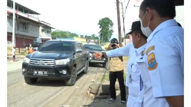 Al haris tinjau Perbaikan jalan rusak di Tembesi