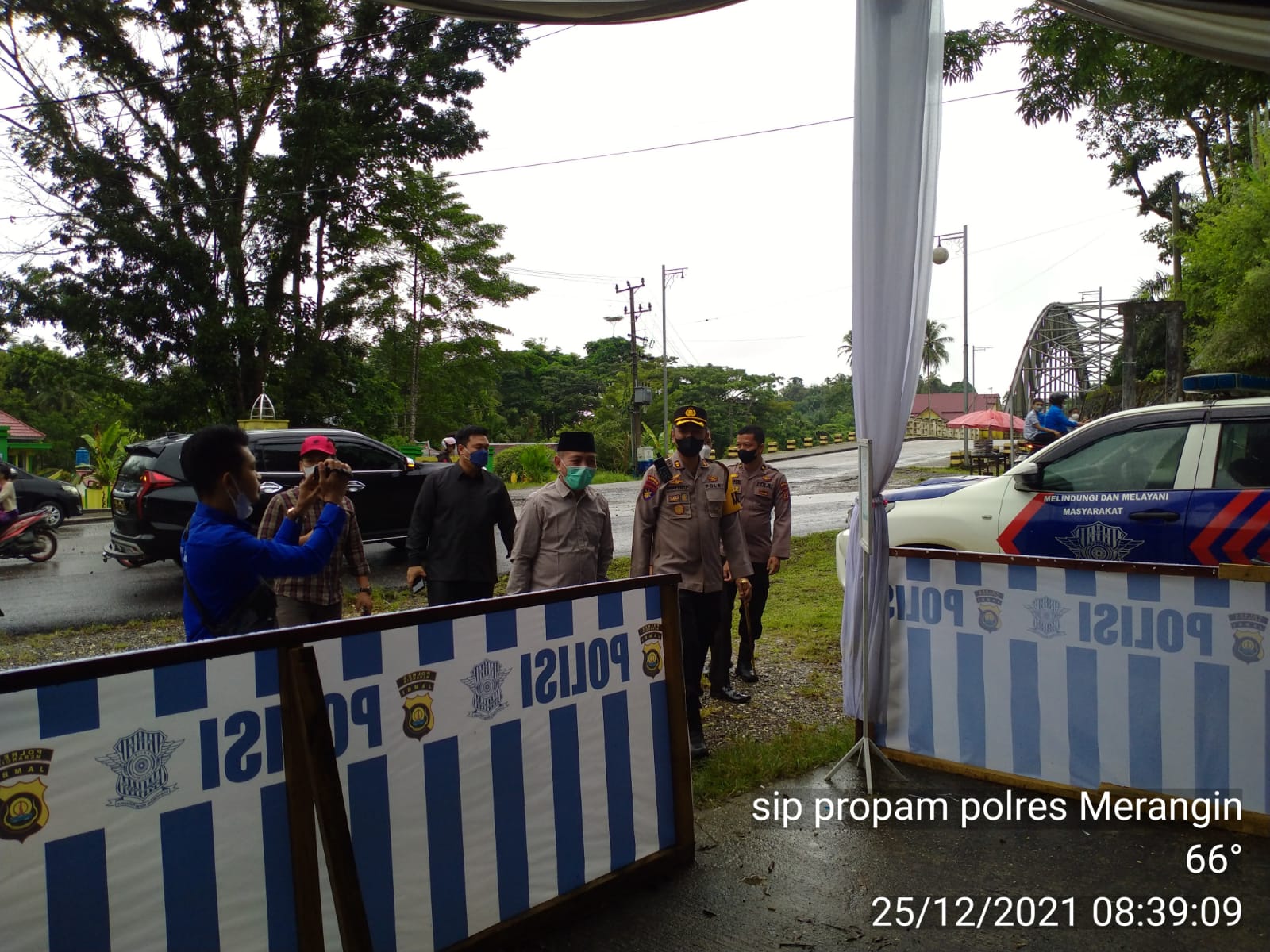 kapolres merangin dampingi bupati merangin pantau perayaan natal