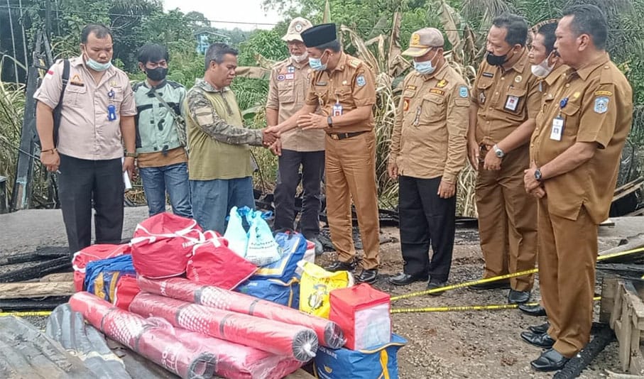 Bupati Merangin Salurkan Bantuan Kebakaran