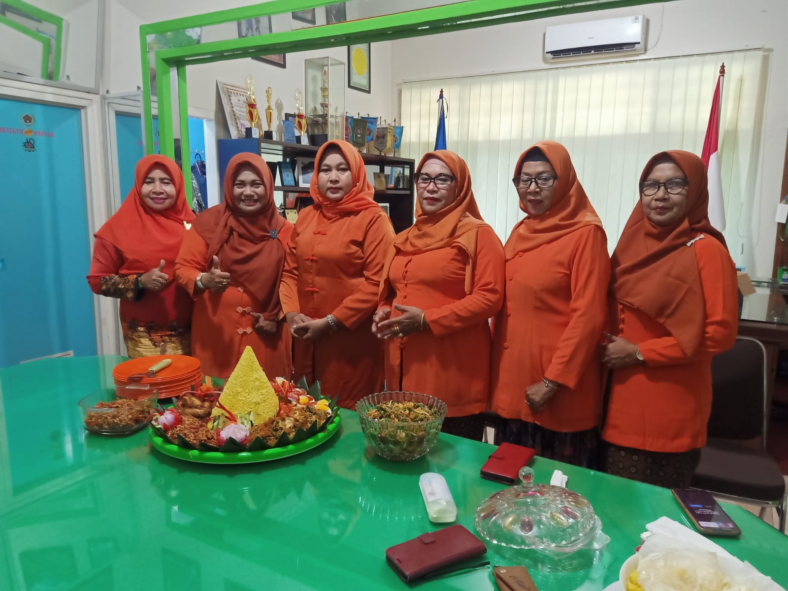 Potong Tumpeng, IKWI Meriahkan HUT Ke 61 