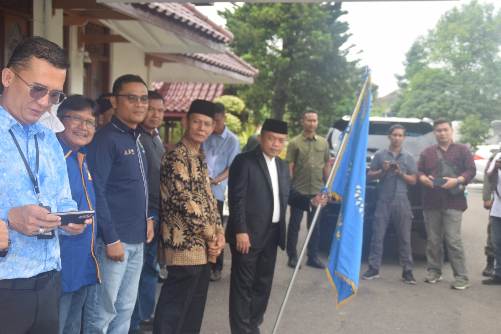 Gubernur Al Haris Berangkatkan Delegasi PWI Jambi Ke Acara HPN di Medan