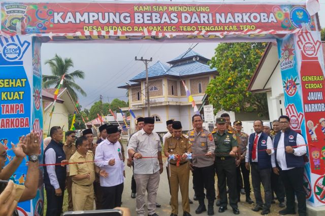 Pj Bupati tebo hadiri launching Kampung Tangguh Anti Narkoba.