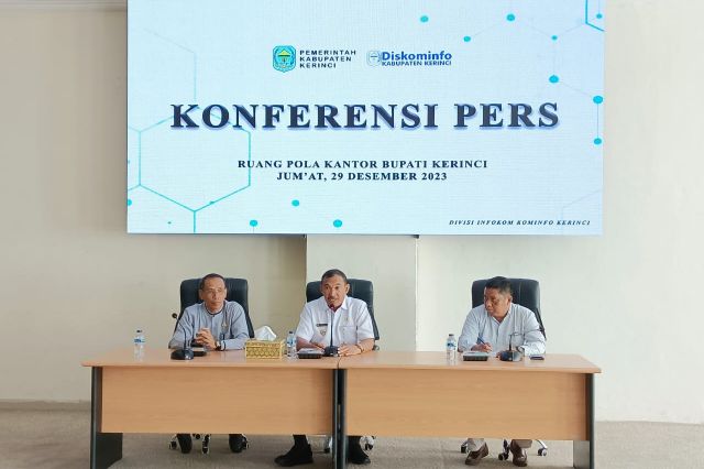 Pj. Bupati Kerinci Asraf Gelar Konferensi Pers Terkait Aksi Demo Peserta Seleksi PPPK Tahun 2023