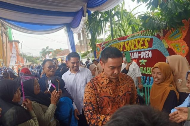 Zumi Zola dan Zumi Laza ikut melepaskan pasangan calon Walikota dan Wakil Walikota Jambi menuju ke KPU Kota