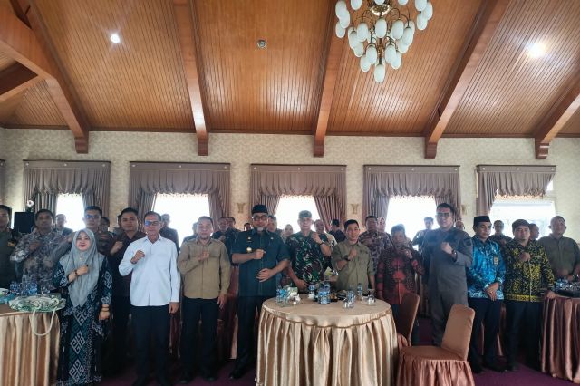 Pantau Persiapan Pilkada di Tanjabtim, Pjs. Gubernur Sudirman Minta TNI dan Polri Kawal Ketat Pendistribusian Logistik