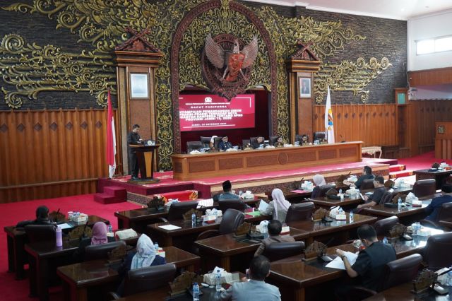 Pjs. Gubernur Sudirman Apresiasi Pandangan Umun Fraksi DPRD Terhadap RAPBD 2025