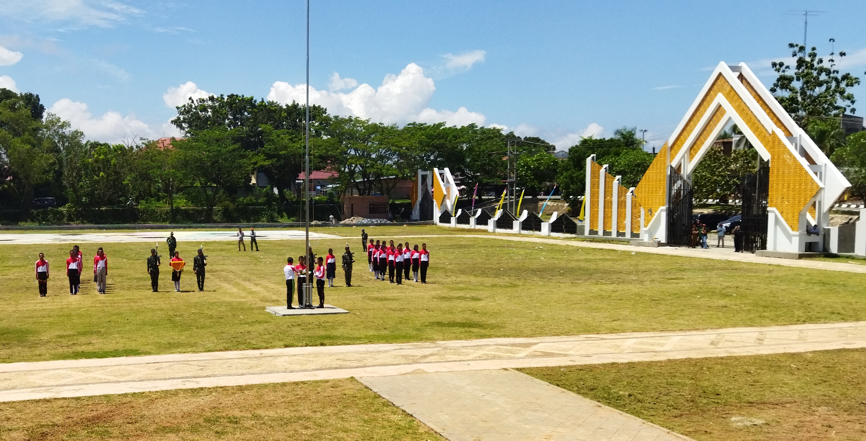 H Mashuri Pantau Persiapan Upacara HUT RIke-77