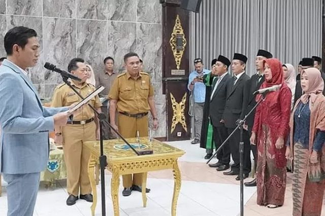 Bupati Batang Hari Fadhil Melantik 78 Kepala Sekolah