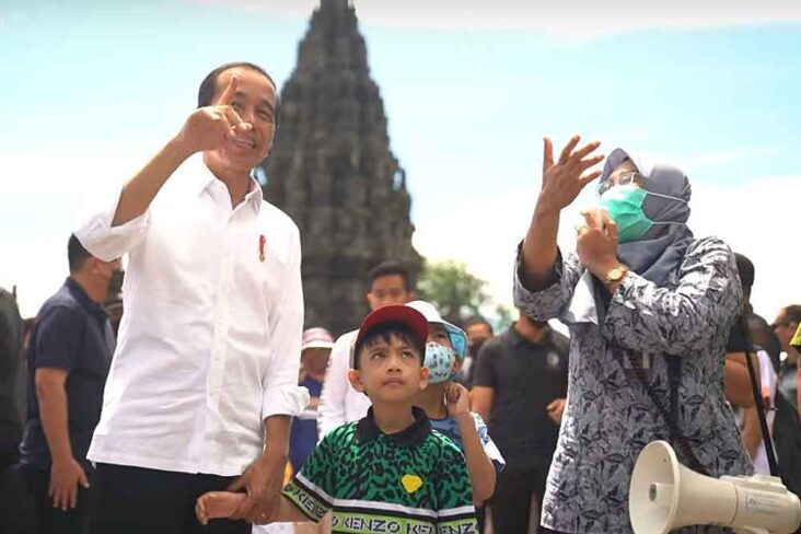 Presiden Jokowi Ajak Cucu Wisata Edukasi Ke Candi Prambanan