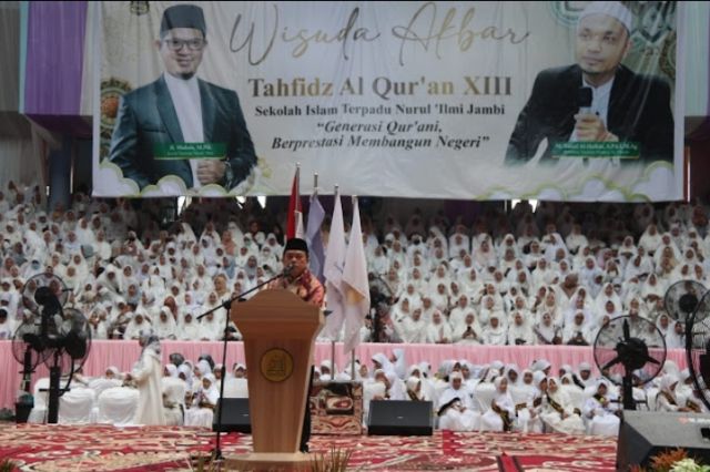 Gubernur Jambi Al Haris Menghadiri Wisuda Akbar Tahfidz Al-Qur’an Ke-XIII Sekolah Islam Terpadu (SIT) Nurul ‘Ilmi Jambi