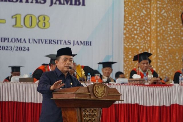 Gubernur Jambi Al Haris Hadiri Wisuda UNJA Ke-108