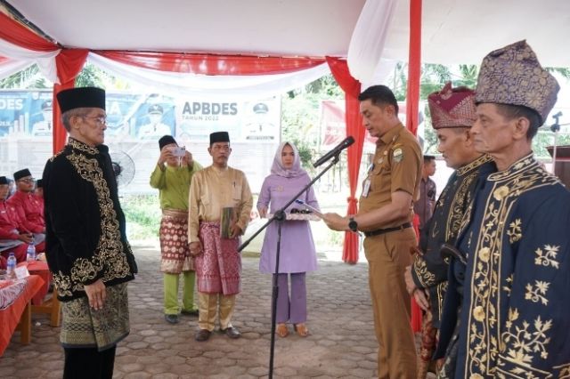 Pj bupati muaro jambi Hadiri Pengukuhan Pemangku adat Desa Mekar Jaya