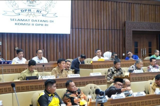 Bupati Batanghari Mhd.Fadhil Arief bersama 26 Kepala Daerah Rapat Dengar Pendapat terhadap pembahasan Rancangan Undang Undang