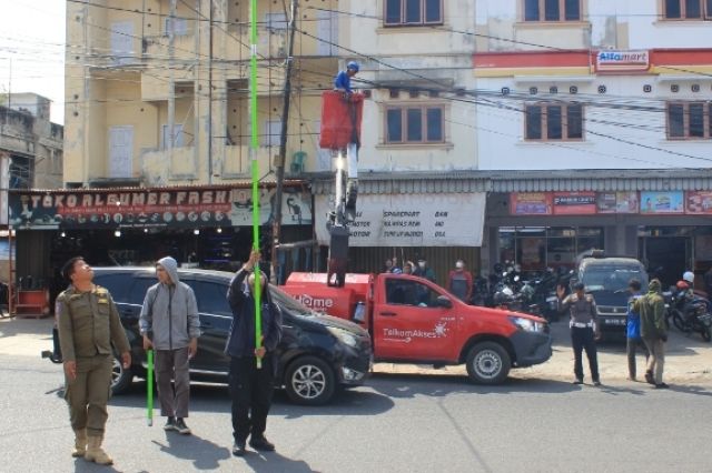 Apjii Jambi Terus Menunjukan Komitmennya Untuk Menata Dan Perapihan Kabel Jaringan Internet Yang Sembrawut