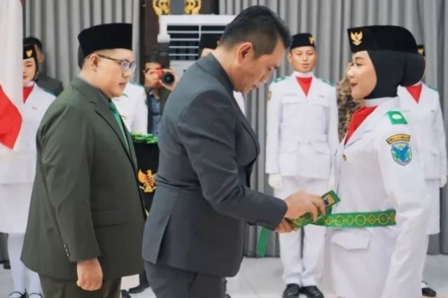 Bupati Fadhil Kukuhkan 34 Anggota Paskibraka Kabupaten Batang Hari