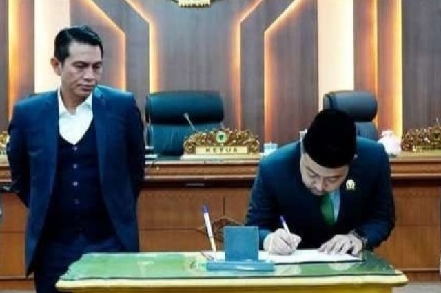 Bupati Batang Hari Menghadiri Rapat Paripurna Dalam Rangka Penetapan Propemperda