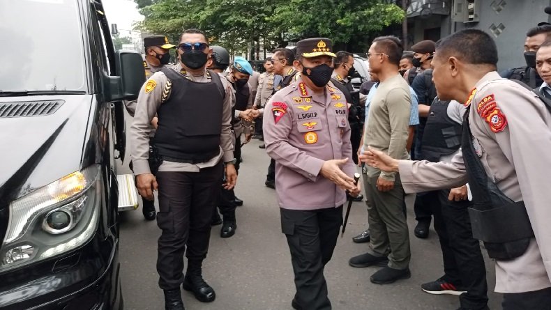 Kapolri Datangi TKP Bom Bunuh Diri Polsek Astana Anyar